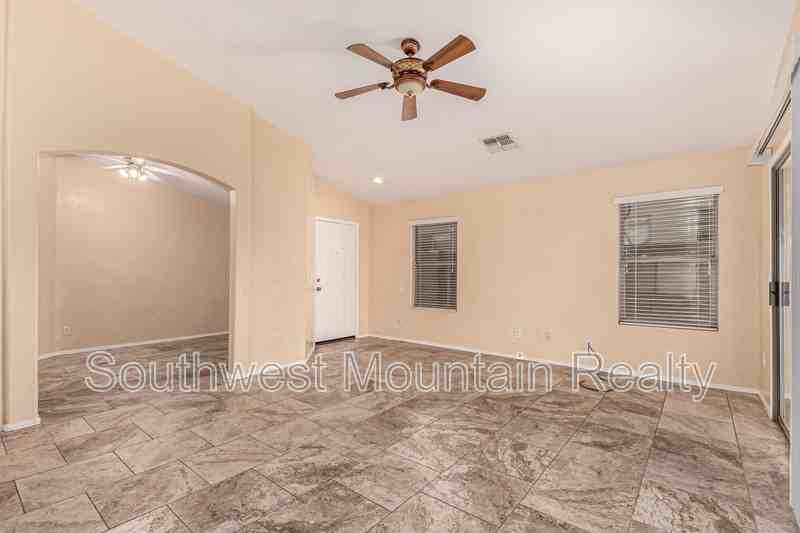 33782 N Mercedes Dr - Photo 7 of 35