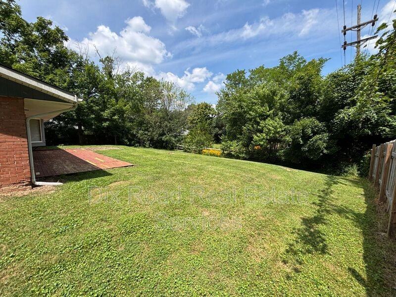 440 Mccreary Ct - Photo 3 of 21