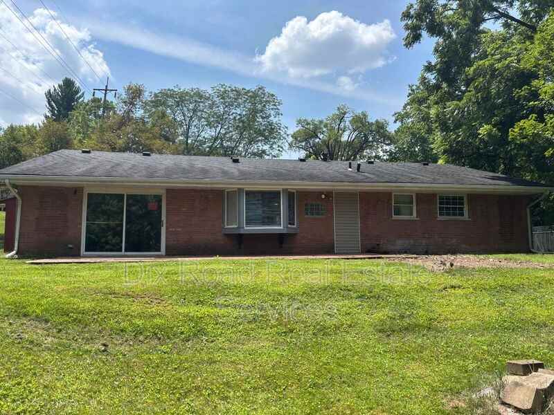 440 Mccreary Ct - Photo 4 of 21