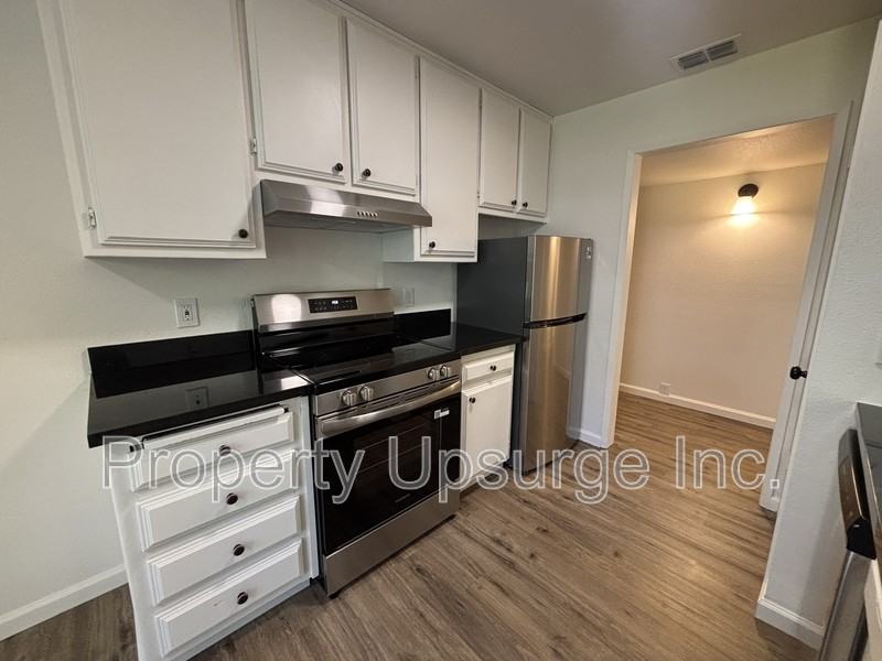 855 Lakeside Dr #3 - Photo 3 of 17