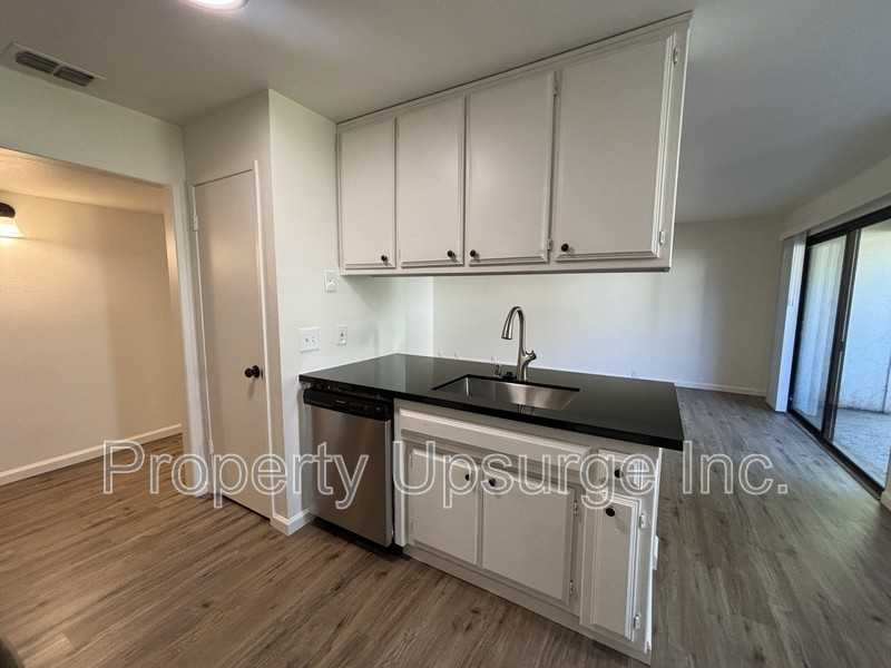 855 Lakeside Dr #3 - Photo 4 of 17