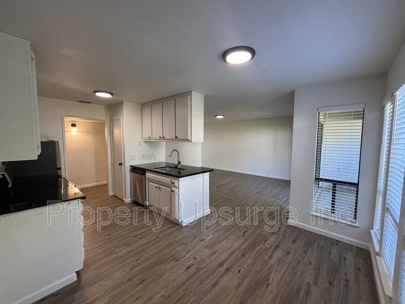 855 Lakeside Dr #3 - Photo 5 of 17