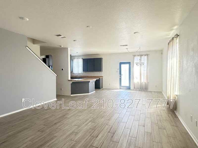 2606 Bluff Xing - Photo 5 of 48