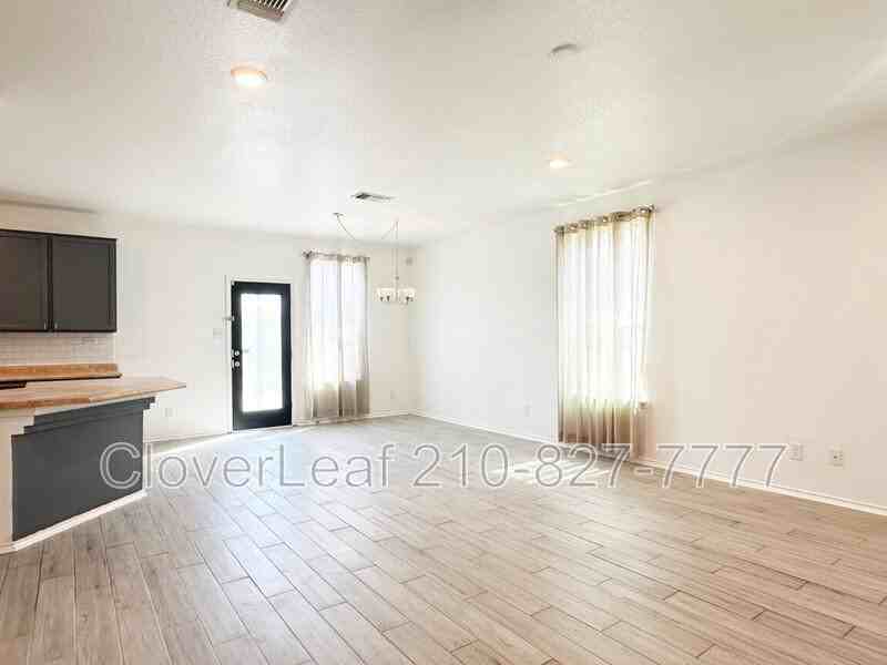 2606 Bluff Xing - Photo 6 of 48