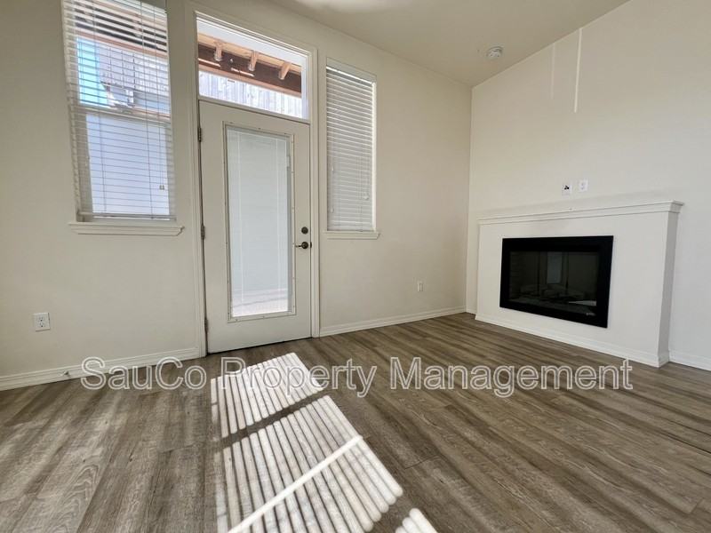 33763 E Columbia Ave - Photo 2 of 7
