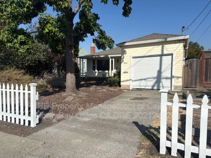 821 Madison St - Photo 2 of 4