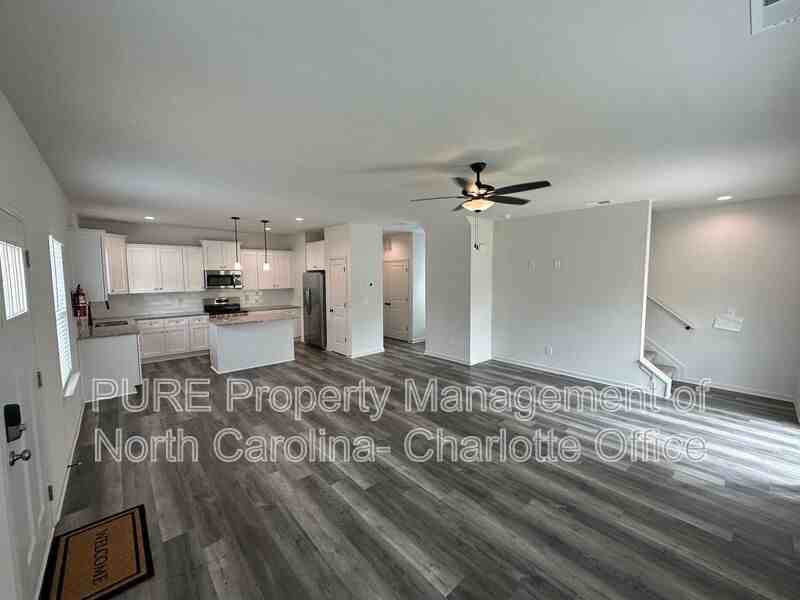 2649 Hemphill St - Photo 4 of 44