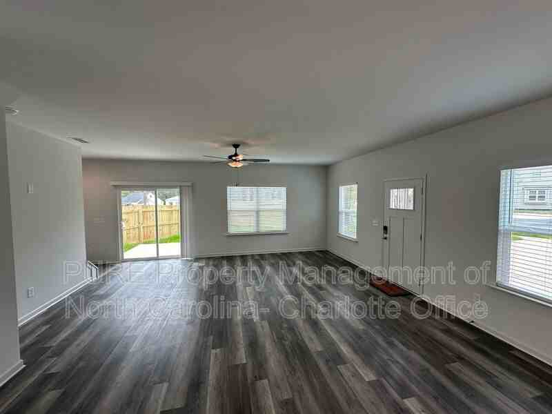 2649 Hemphill St - Photo 6 of 44