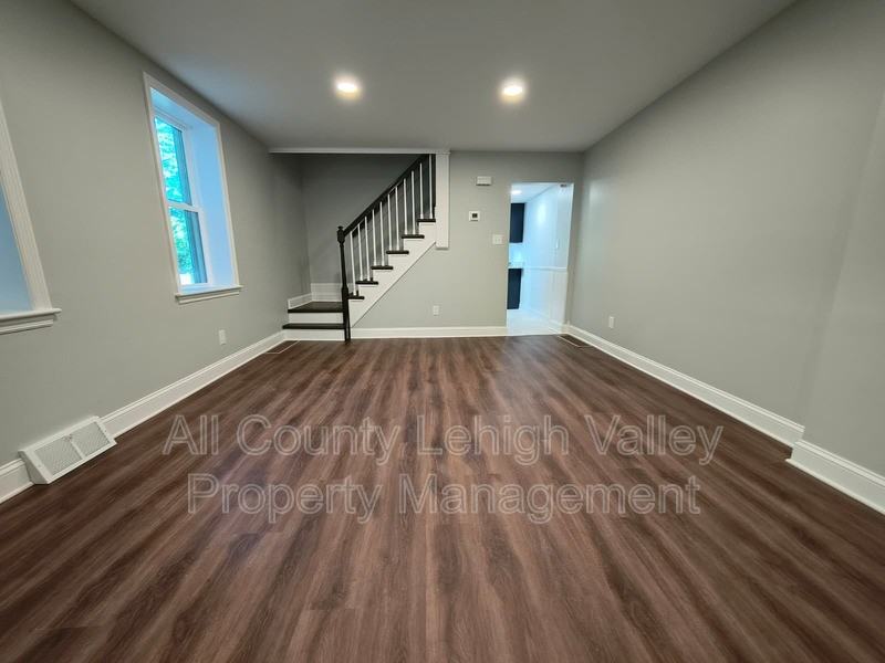 20 E Prospect St - Photo 4 of 17