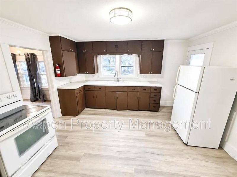 1213 Doemland St - Photo 2 of 7