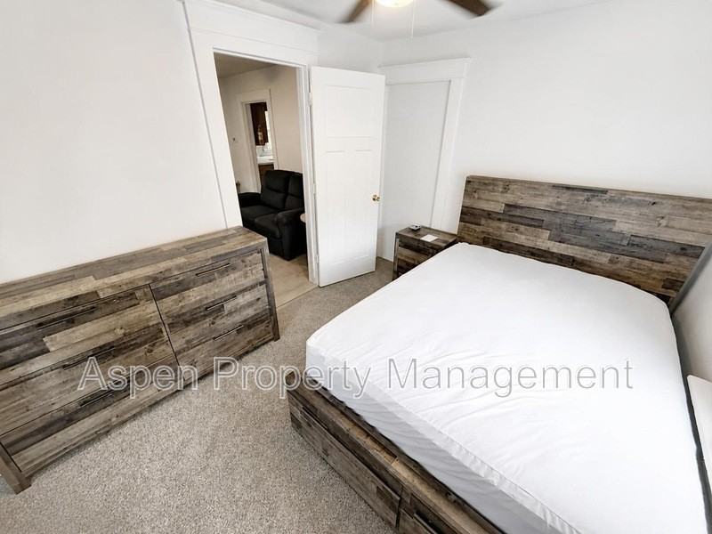 1213 Doemland St - Photo 3 of 7