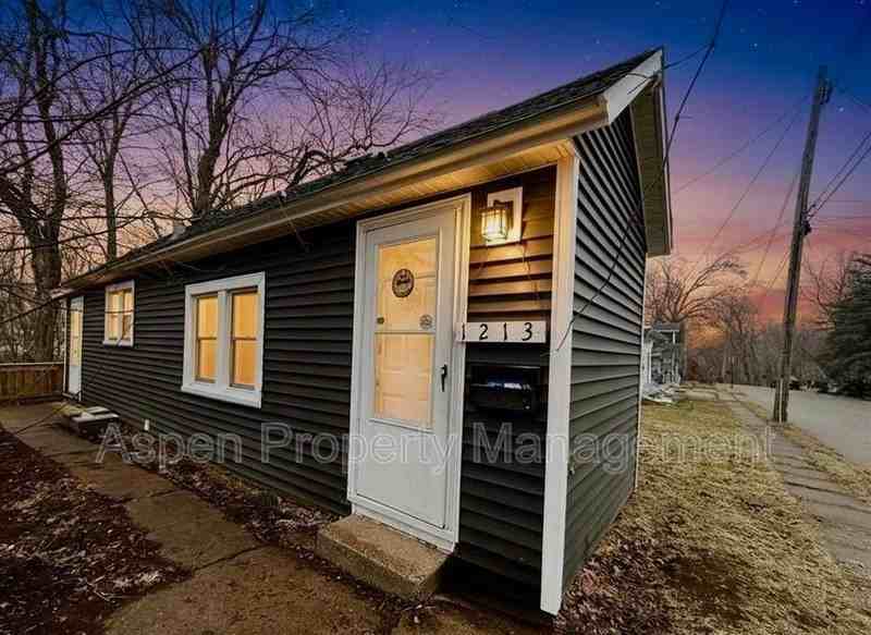 1213 Doemland St - Photo 6 of 7