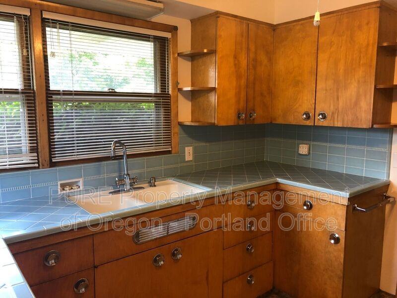 4725 Se Clinton St - Photo 3 of 23