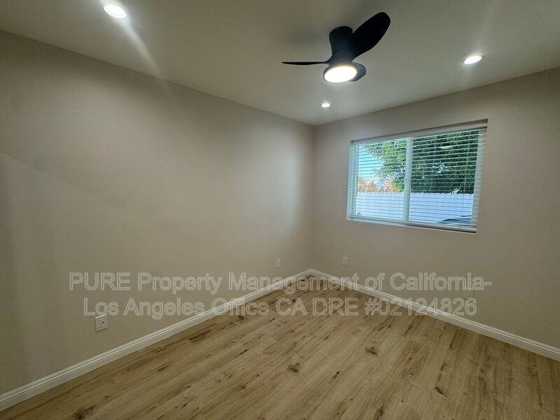 670 W 2nd St #670-1-2 - Photo 4 of 11