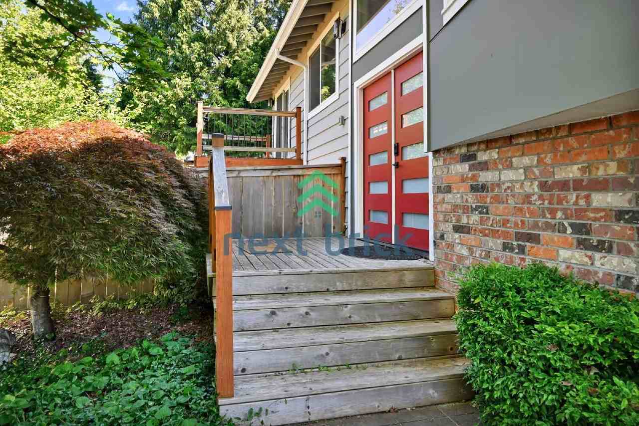 11810 Ne 75th St - Photo 2 of 23