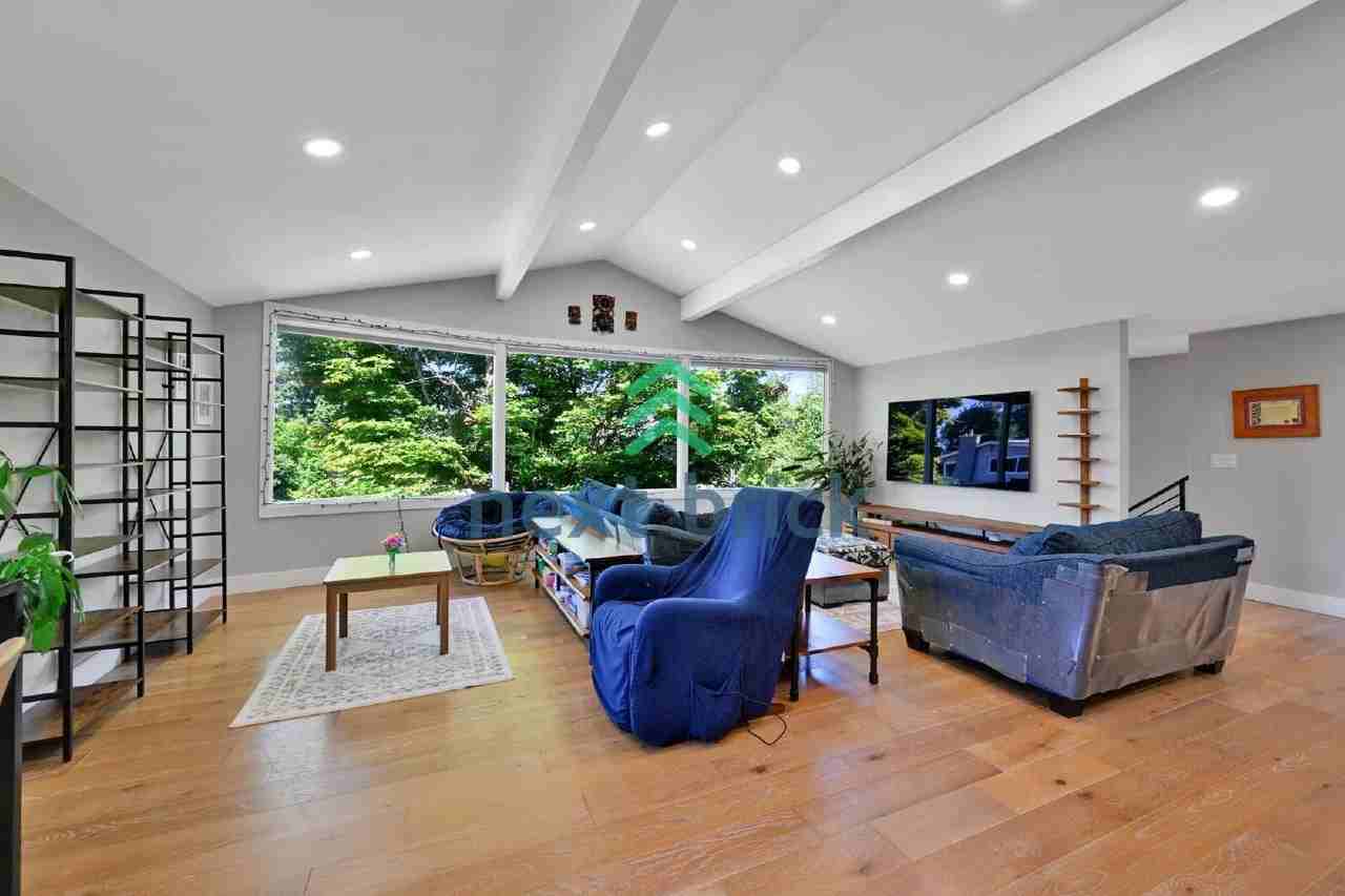 11810 Ne 75th St - Photo 5 of 23