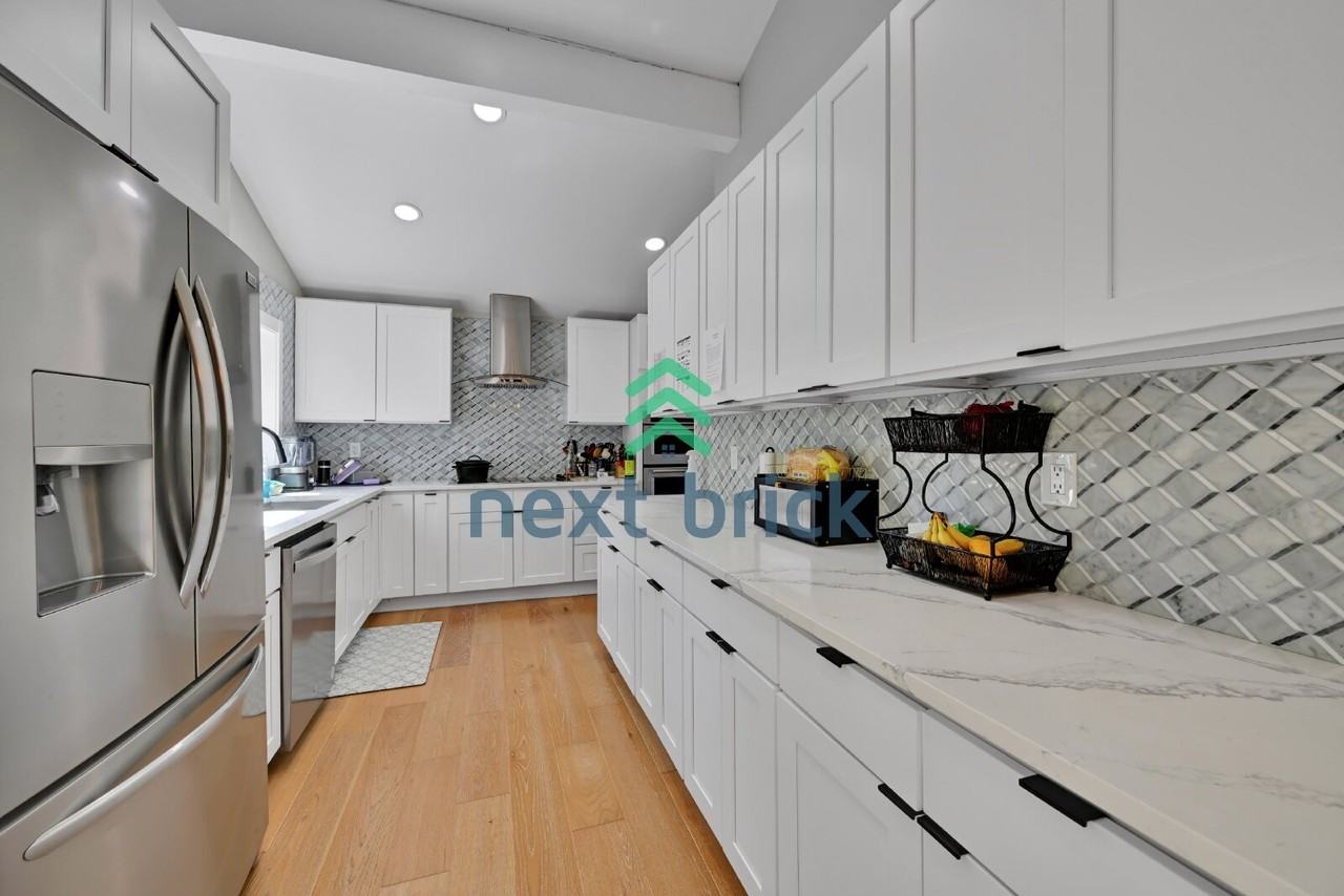 11810 Ne 75th St - Photo 6 of 23