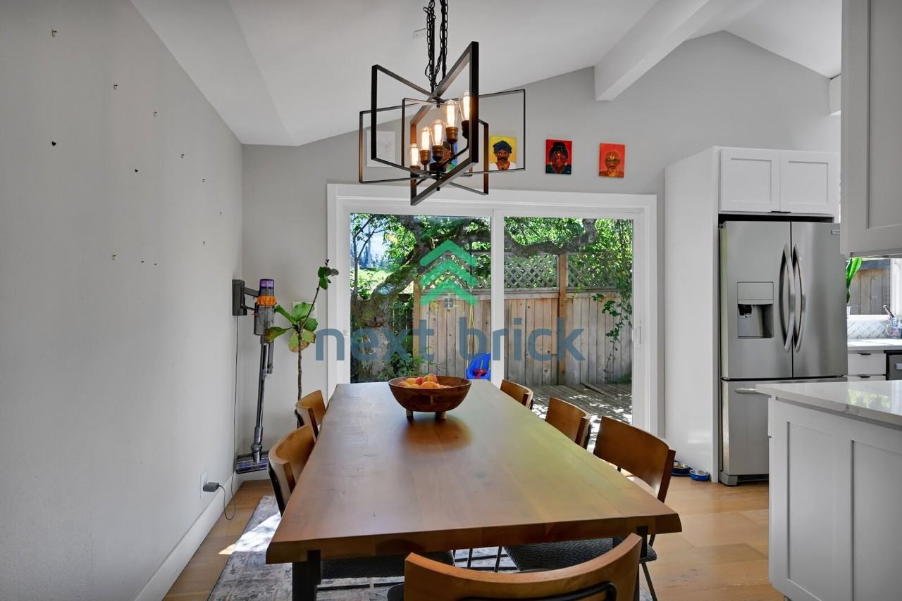 11810 Ne 75th St - Photo 7 of 23