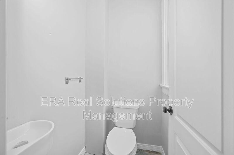 421 Dorchester Ave - Photo 2 of 33