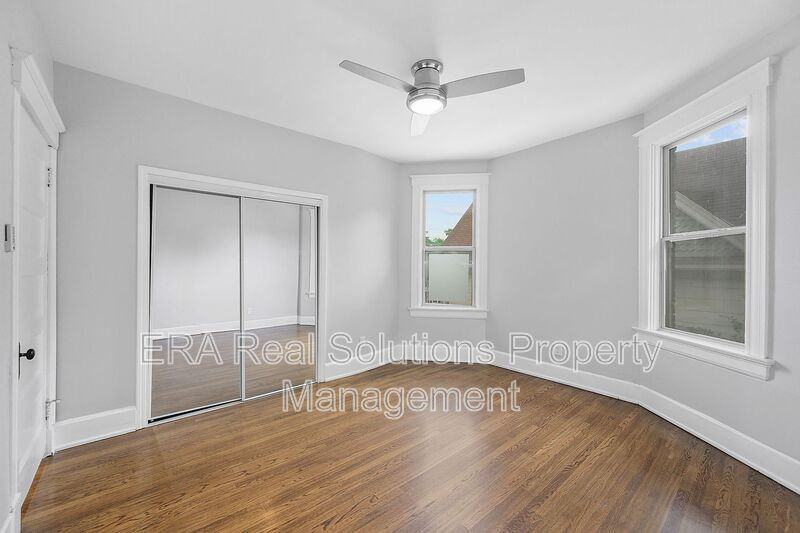 421 Dorchester Ave - Photo 3 of 33
