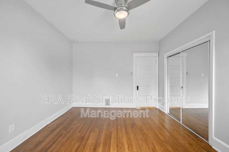 421 Dorchester Ave - Photo 4 of 33