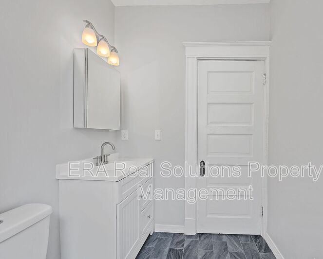 421 Dorchester Ave - Photo 6 of 33