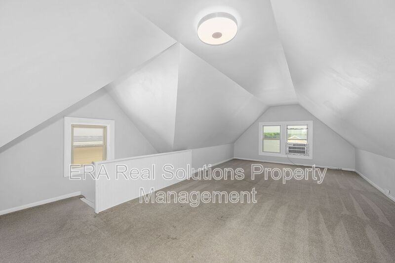 421 Dorchester Ave - Photo 7 of 33