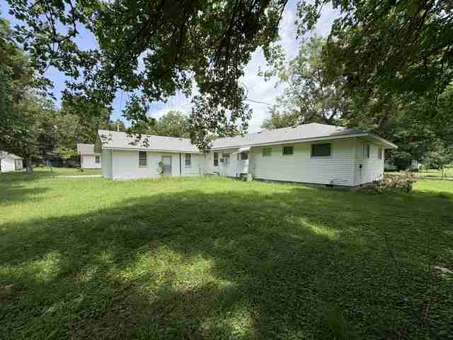 928 N Griffin Ave - Photo 2 of 18