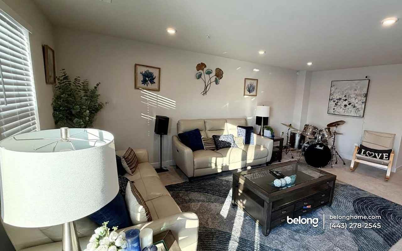 6032 Goshawk St - Photo 3 of 9