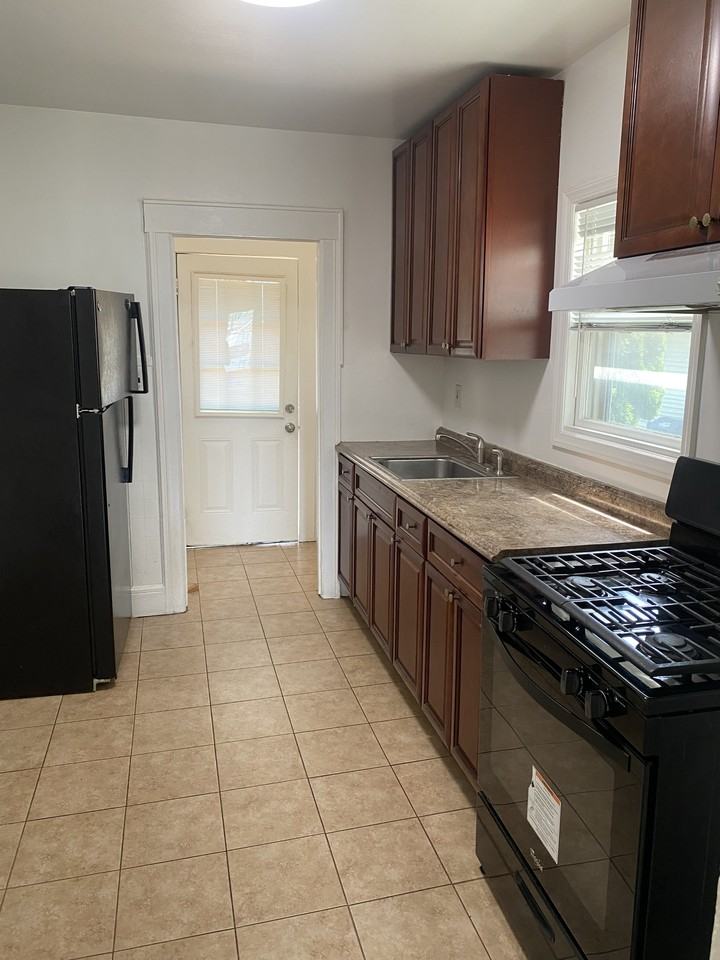 429 Hancock St #NA - Photo 4 of 10