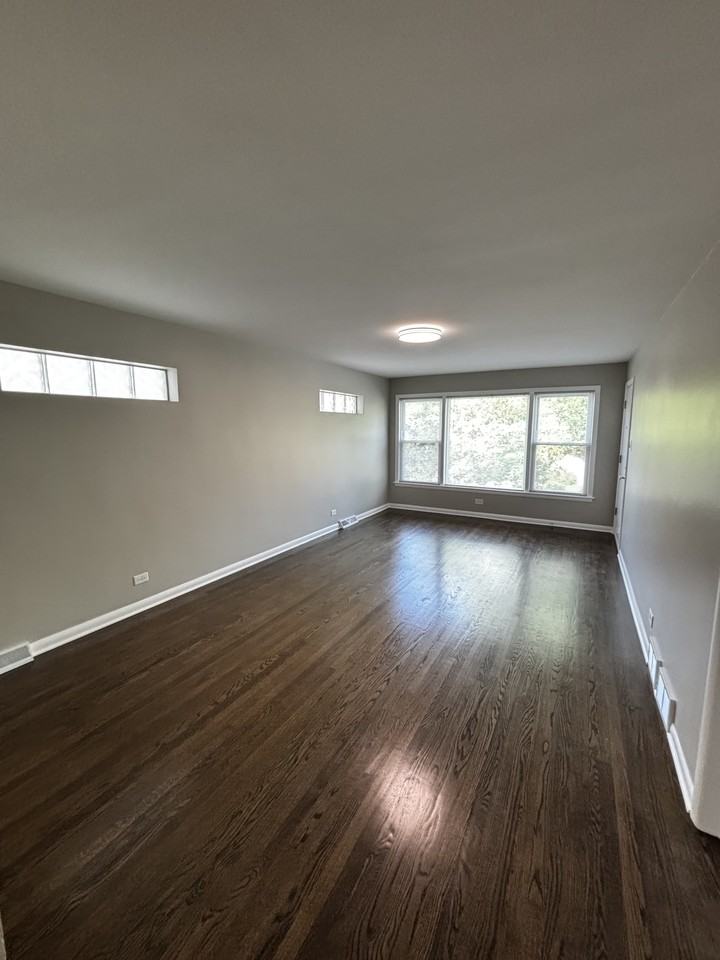 12132 S Michigan Ave - Photo 3 of 11