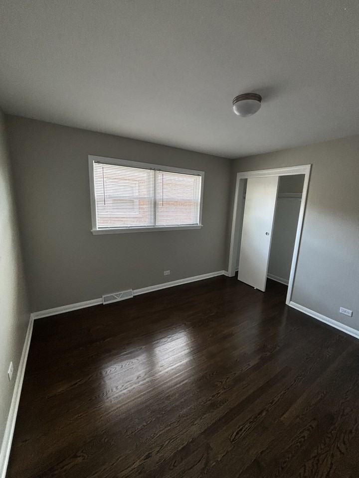 12132 S Michigan Ave - Photo 5 of 11