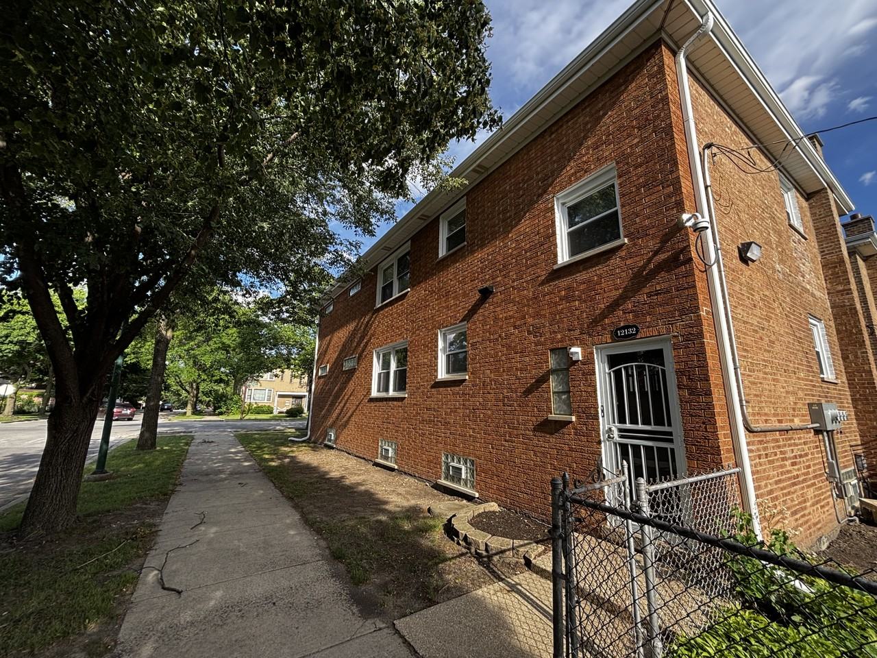 12132 S Michigan Ave - Photo 2 of 11