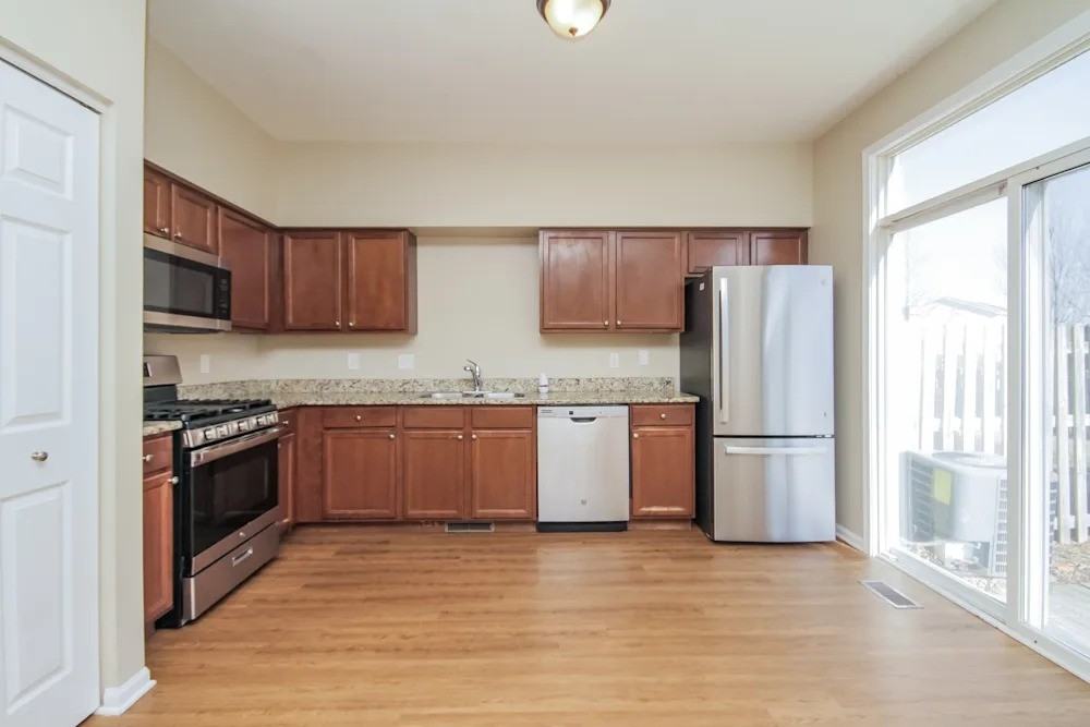 388 Richmond Dr #NA - Photo 6 of 7