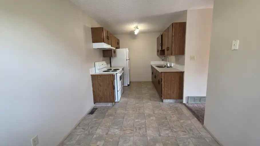 53 Eastman Cres #C - Photo 2 of 13
