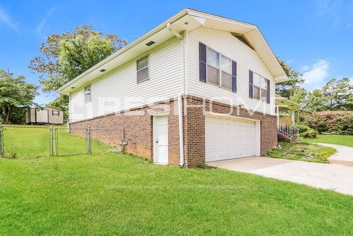 824 Ridge Lane Dr - Photo 2 of 20