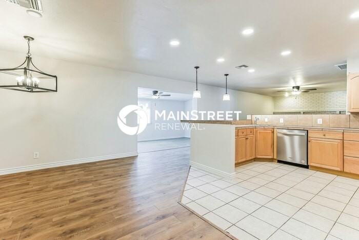 1335 E Ellis Cir - Photo 4 of 16
