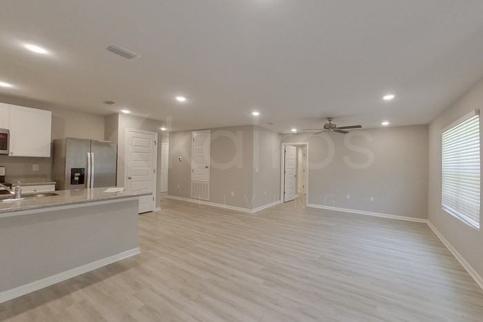 305 Monarch Ln - Photo 4 of 23