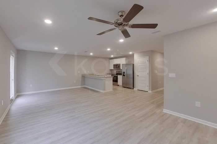 305 Monarch Ln - Photo 6 of 23