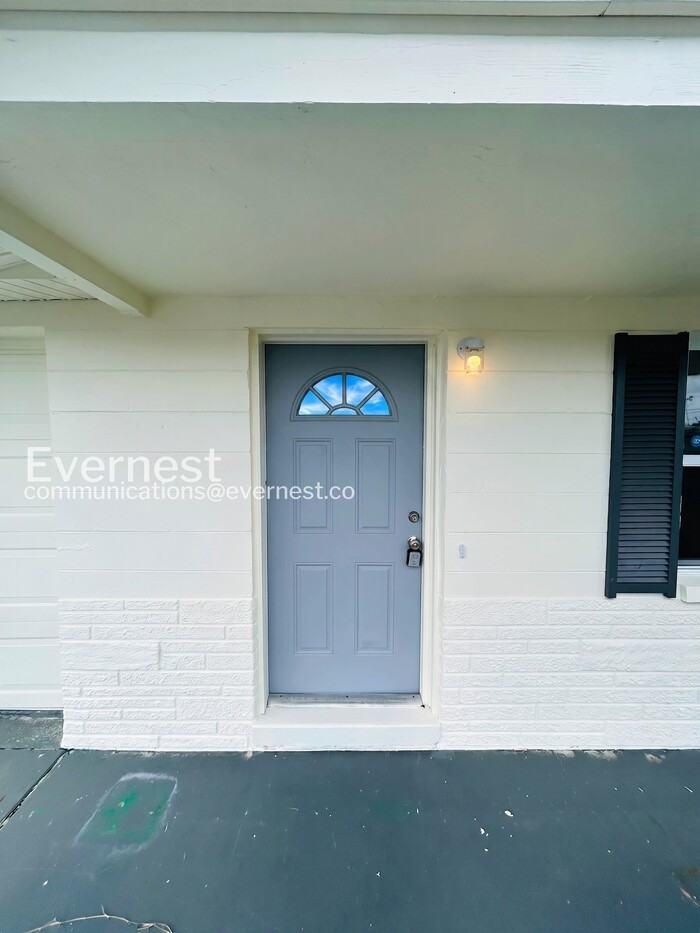 3749 Beechwood Dr - Photo 3 of 26