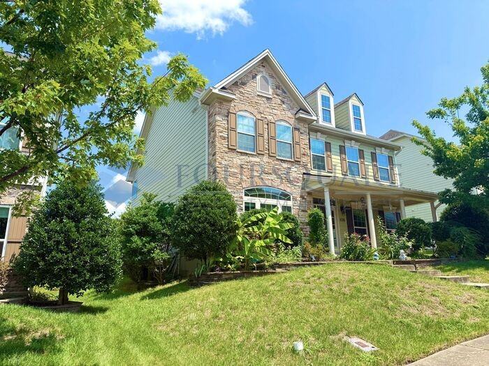 1016 Hildebran Ln - Photo 2 of 50