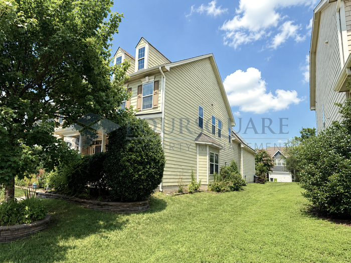 1016 Hildebran Ln - Photo 4 of 50