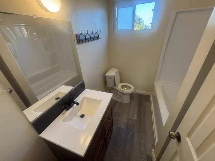 626 W 75th St - Photo 5 of 10