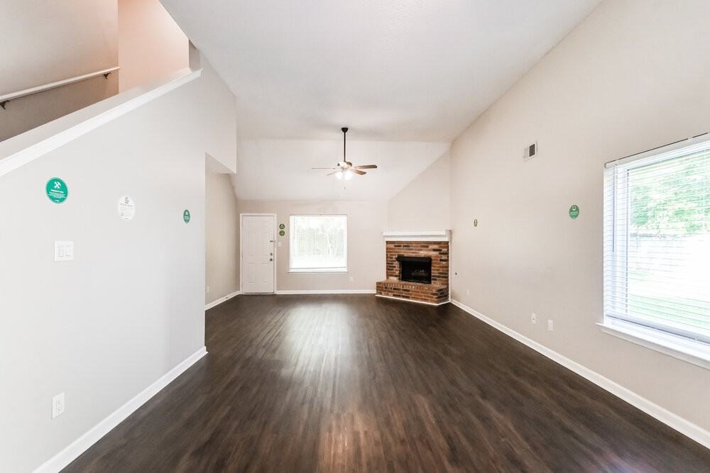 277 Gaslight Cv - Photo 4 of 17