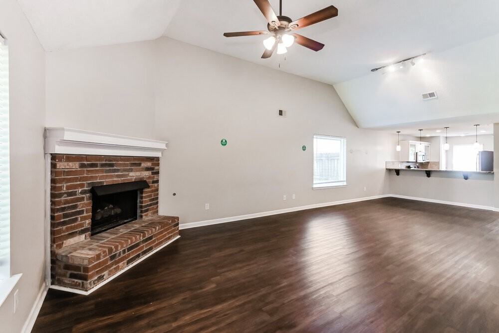 277 Gaslight Cv - Photo 5 of 17
