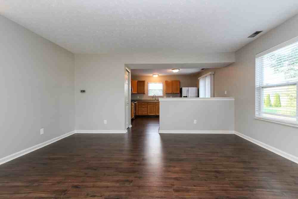 5885 Gadsen Dr - Photo 4 of 15
