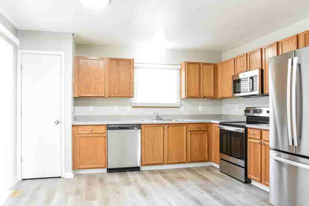 6693 Laburnum Dr - Photo 7 of 17