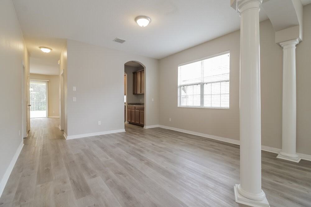 9540 Piccadilly Sky Way - Photo 4 of 17