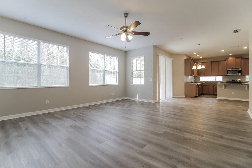 9540 Piccadilly Sky Way - Photo 5 of 17