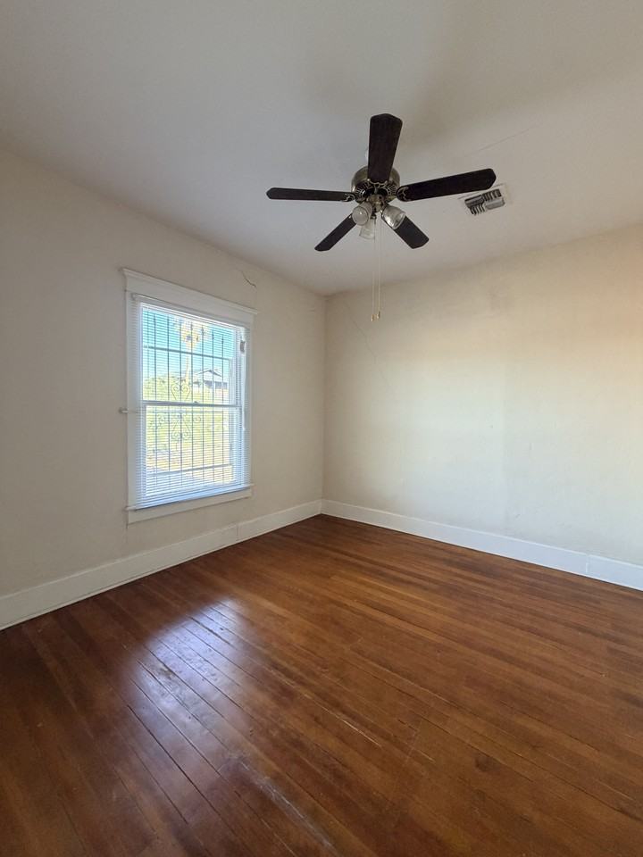 916 N 8th St #1 - Photo 3 of 23